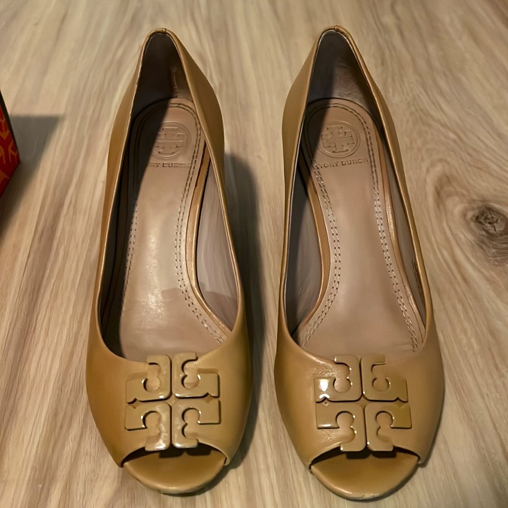 100% Authentic Tory Burch Wedge Sandals in Blonde Color- Size 5.5